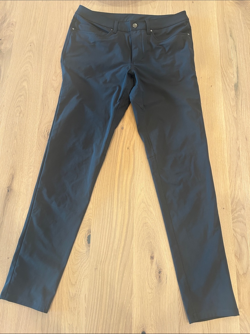 Men’s Lululemon golf pants, charcoal gray. 5 pocket design